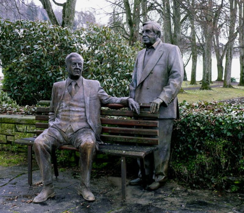 Ganzkörperporträt in Bronze